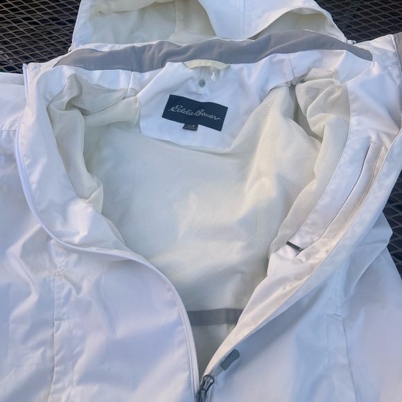 Eddie Bauer Woman’s Hooded Rain jacket-cream -color. Weatheredge line. size M - Picture 12 of 15